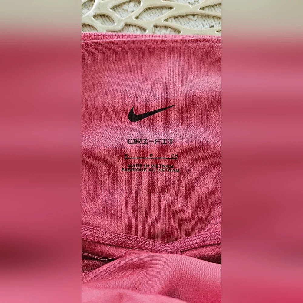 Nike Dry-Fit Salmon Nike Logo Leggings Sz Small 24.5 in inseam - Picture 5 of 5